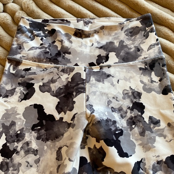 White leggings, workout pants, size, medium, black, and white floral print - Picture 1 of 3